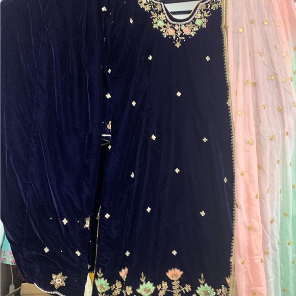 Valvet suits in small to Med sizes - Picture 16 of 16